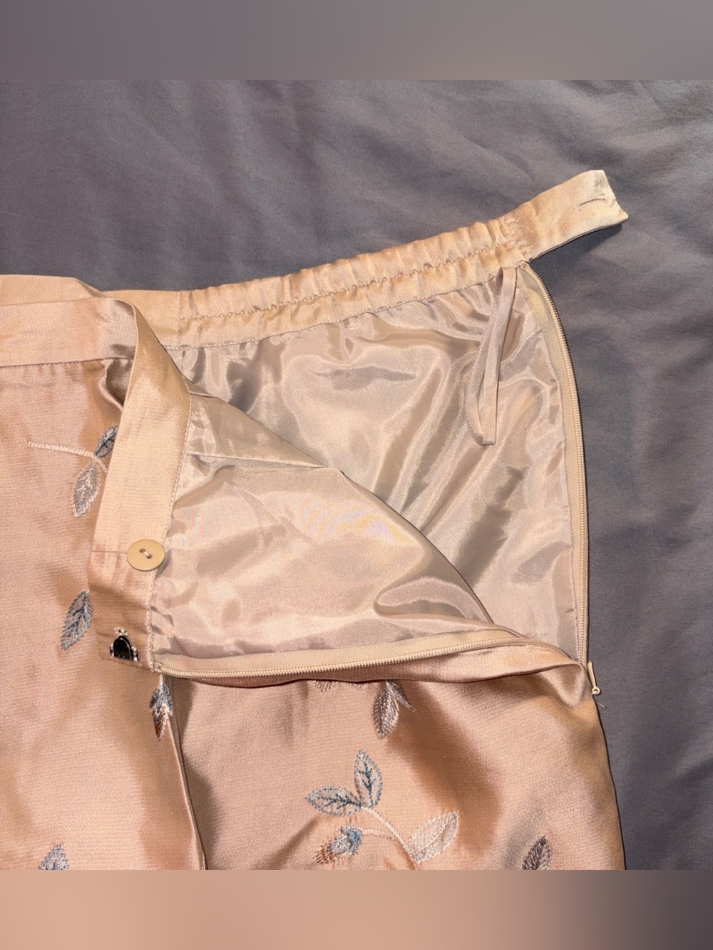 Talbots Silk Embroidered Trouser Pants Sz 22W Champagne Gold Blue Flowers Spring - Picture 5 of 13